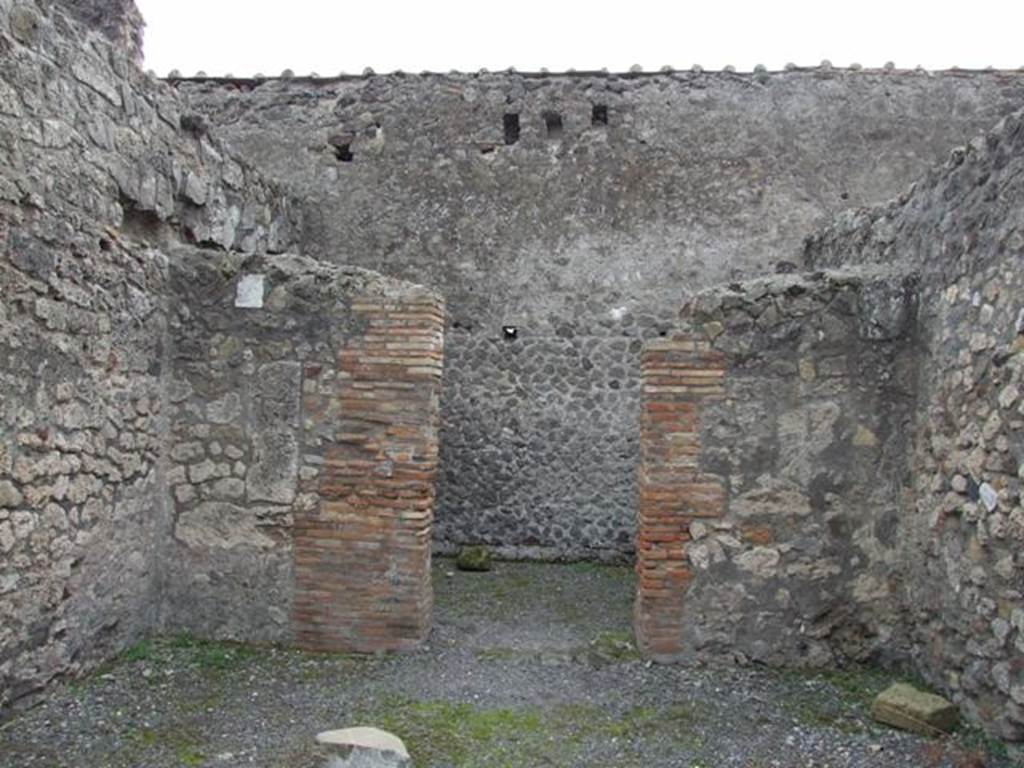 VII.9.21 Pompeii. December 2007. South wall of shop, with doorway to rear room.