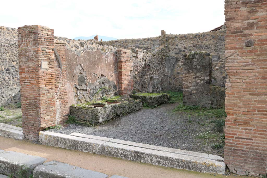 Via degli Augustali Pompeii, south side. December 2018. 
VII.9.28, looking south-east towards entrance doorway. Photo courtesy of Aude Durand.
