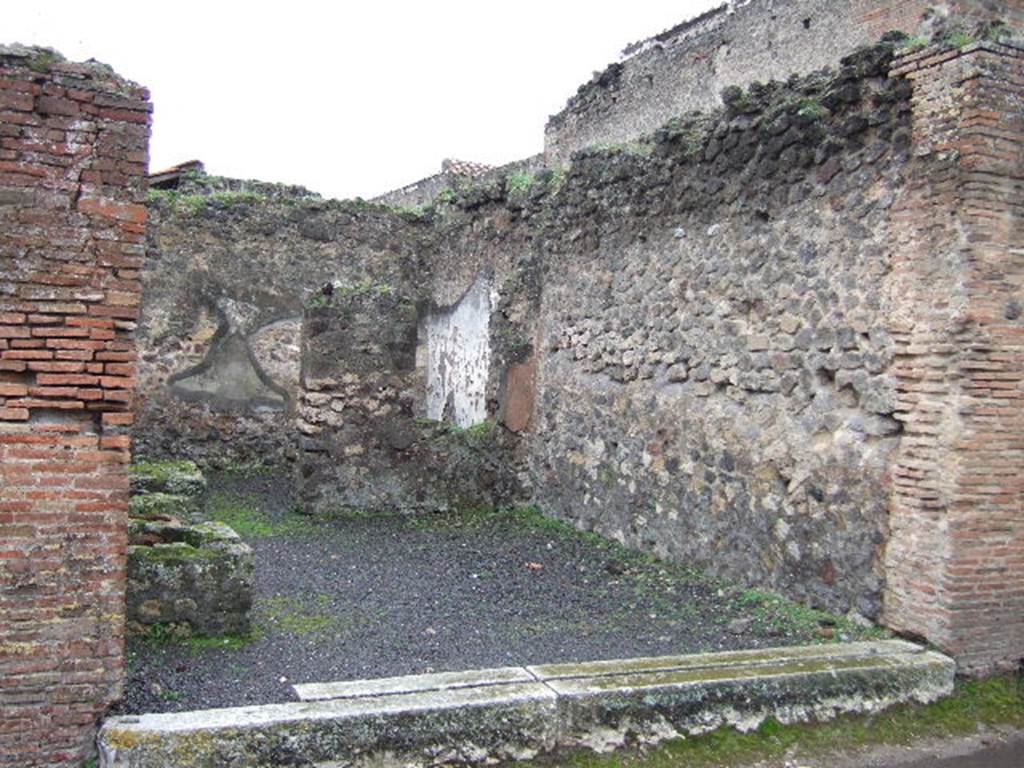 VII.9.28 Pompeii. December 2005. Looking south-west across workshop towards rear room, with window.

