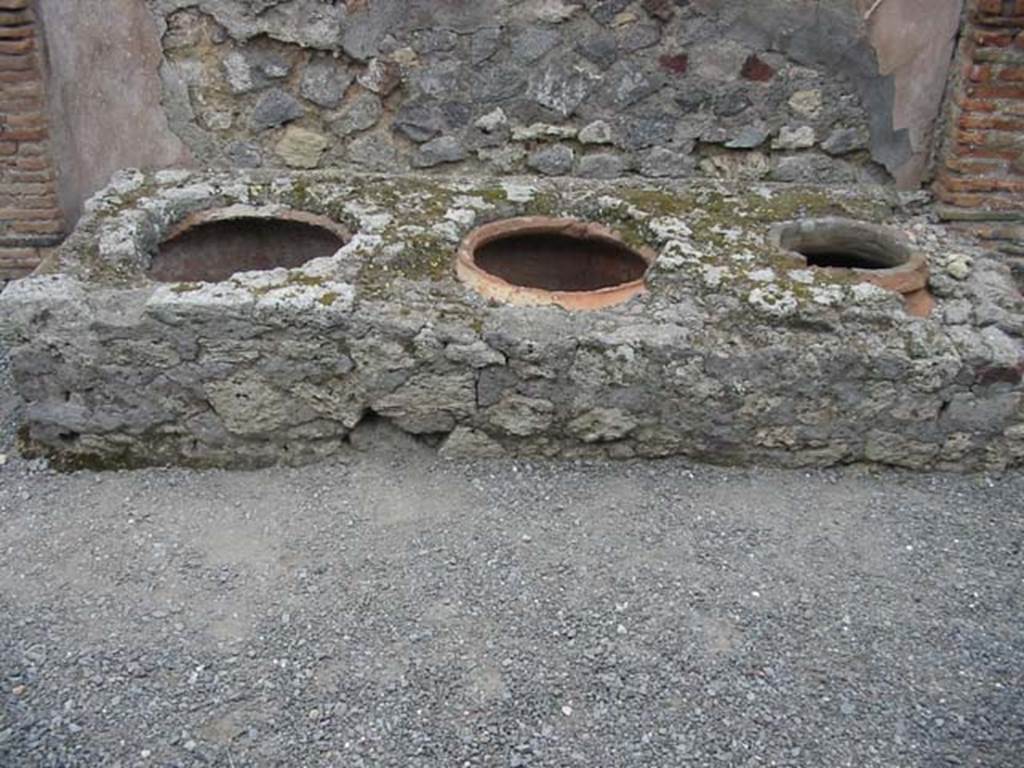 VII.9.28 Pompeii. May 2003. Three terracotta urns set in a masonry counter near the east wall. Photo courtesy of Nicolas Monteix.