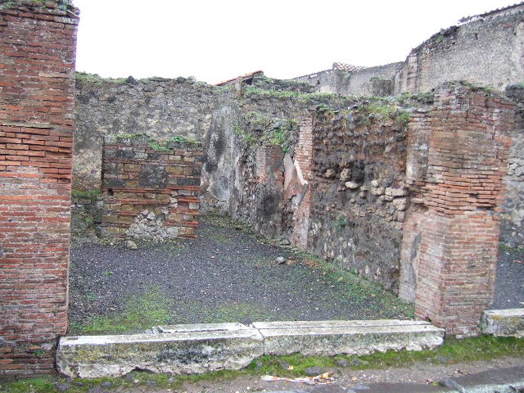 VII.9.29 Pompeii. March 2009. Entrance doorway, looking south.