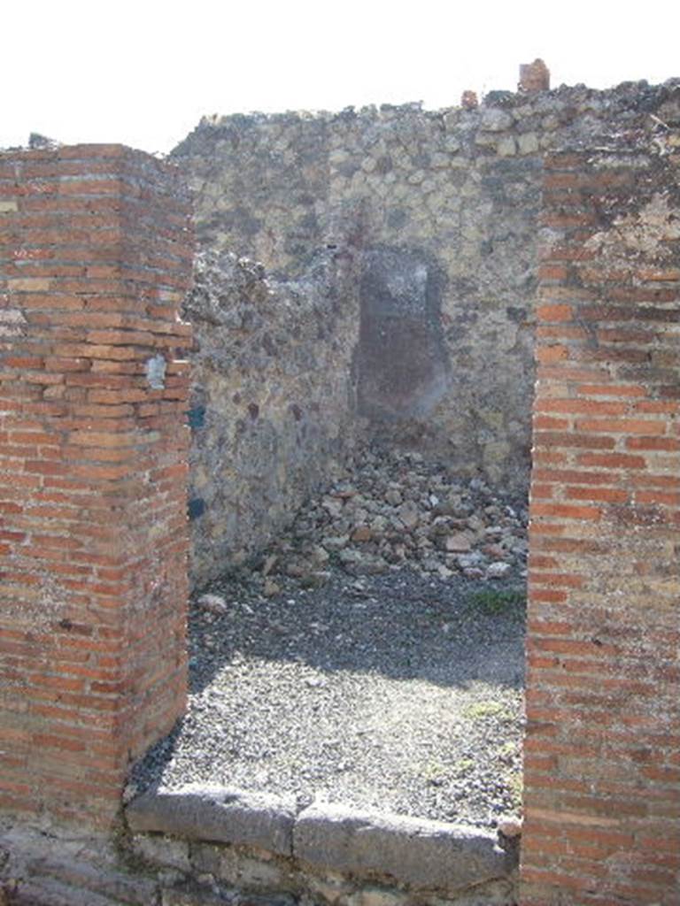 VII.9.31 Pompeii. September 2005. Entrance doorway, looking west.