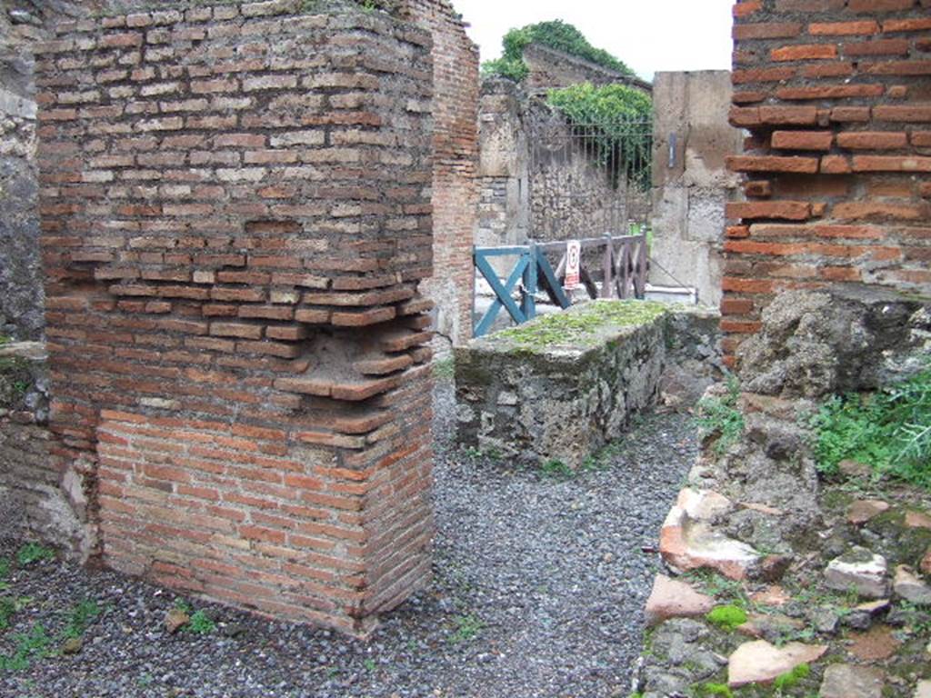 VII.9.31 Pompeii. December 2005. Looking north through doorway into VII.9.30.