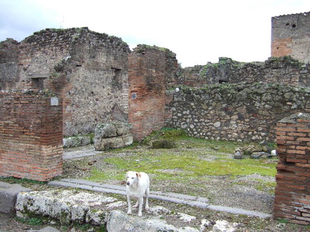 VII.9.36 Pompeii, December 2005. Entrance doorway, looking south-west towards other doorway at VII.9.37.