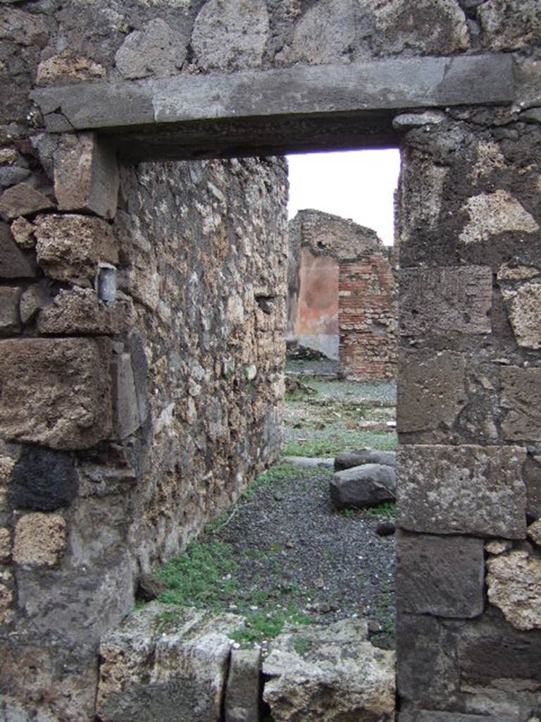 VII.9.39 Pompeii. December 2005. Entrance doorway. 
