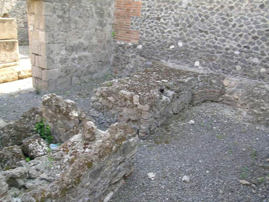 VII.9.41 Pompeii. June 2005. Looking west from remains of masonry basin or vat on east side of workshop. Photo courtesy of Nicolas Monteix.
