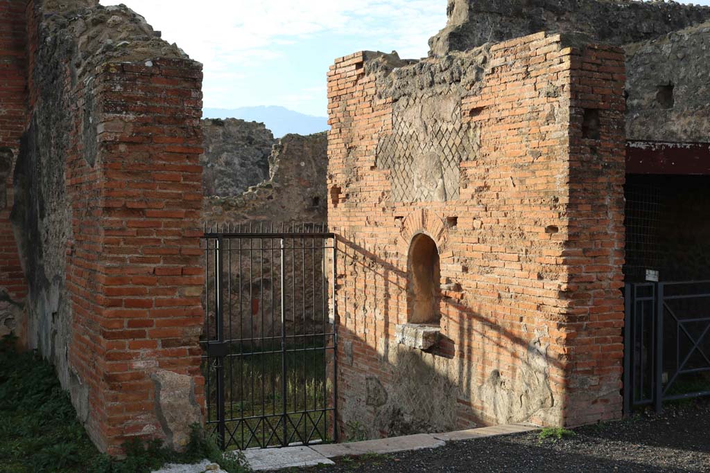 VII.9.42, Pompeii. December 2018. Altar in west wall in south-east corner. Photo courtesy of Aude Durand. 