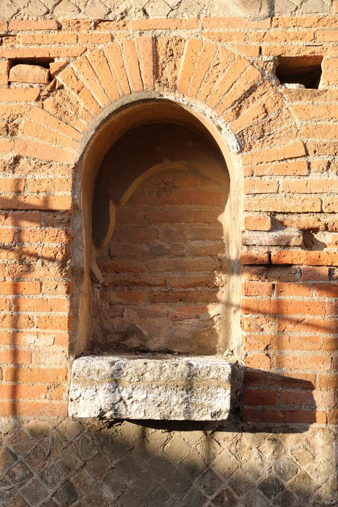 VII.9.42, Pompeii. December 2018. 
Detail of altar in south-east corner. Photo courtesy of Aude Durand. 
