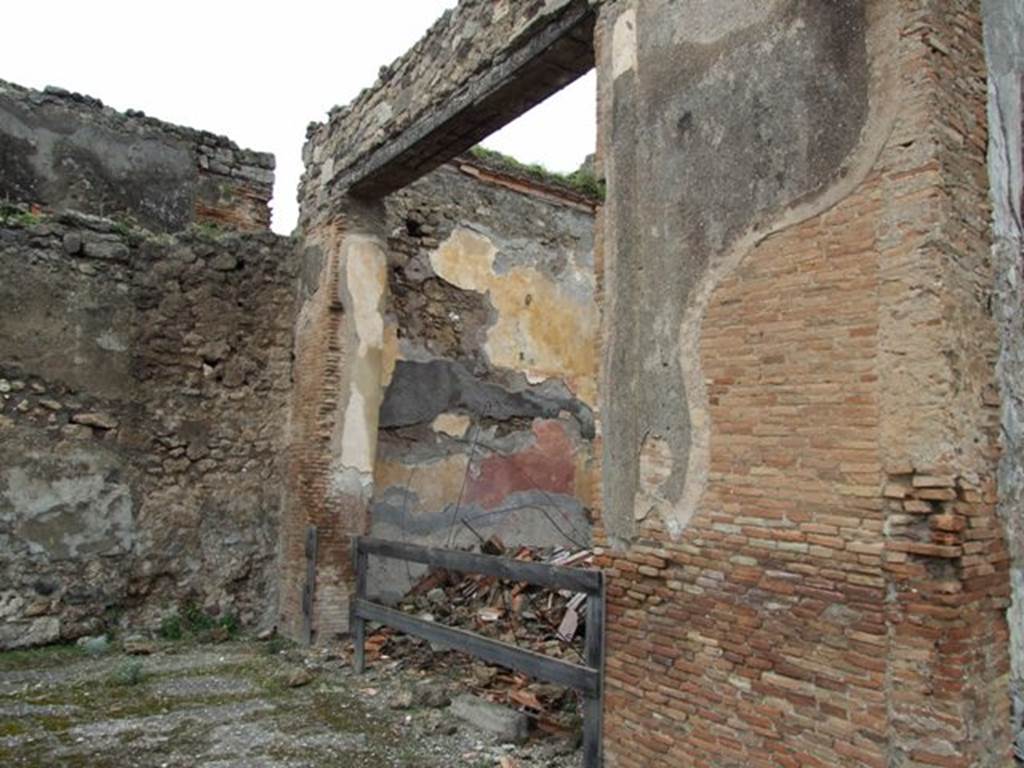 VII.9.47 Pompeii.  March 2009.  Doorway to  Room 11. Oecus.