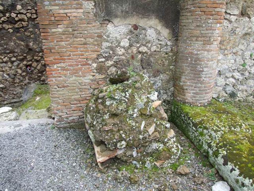 VII.9.47 Pompeii.  March 2009.   Remains of masonry structure against south wall of Peristyle