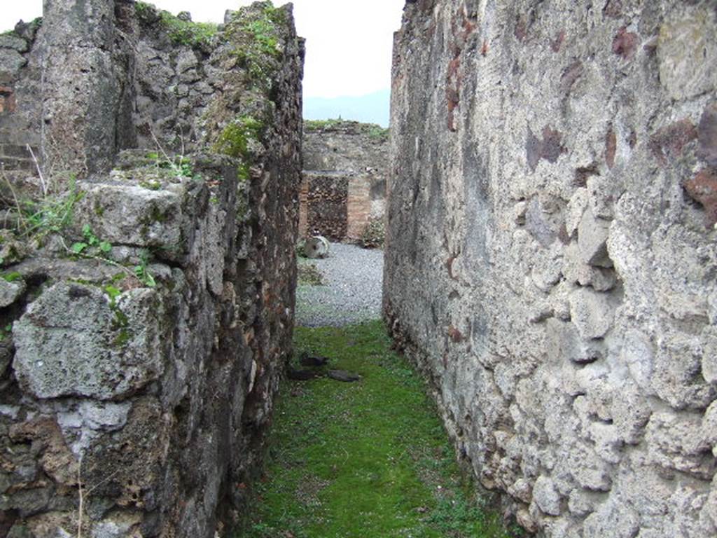 VII.9.47 Pompeii.  December 2005.  Room 13. Corridor, looking south to Peristyle area.

