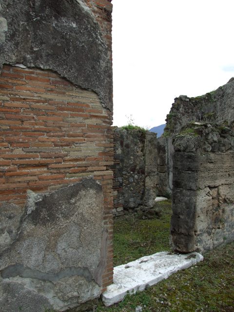 VII.9.47 Pompeii.  March 2009.  Doorway to Room 3.Anteroom.