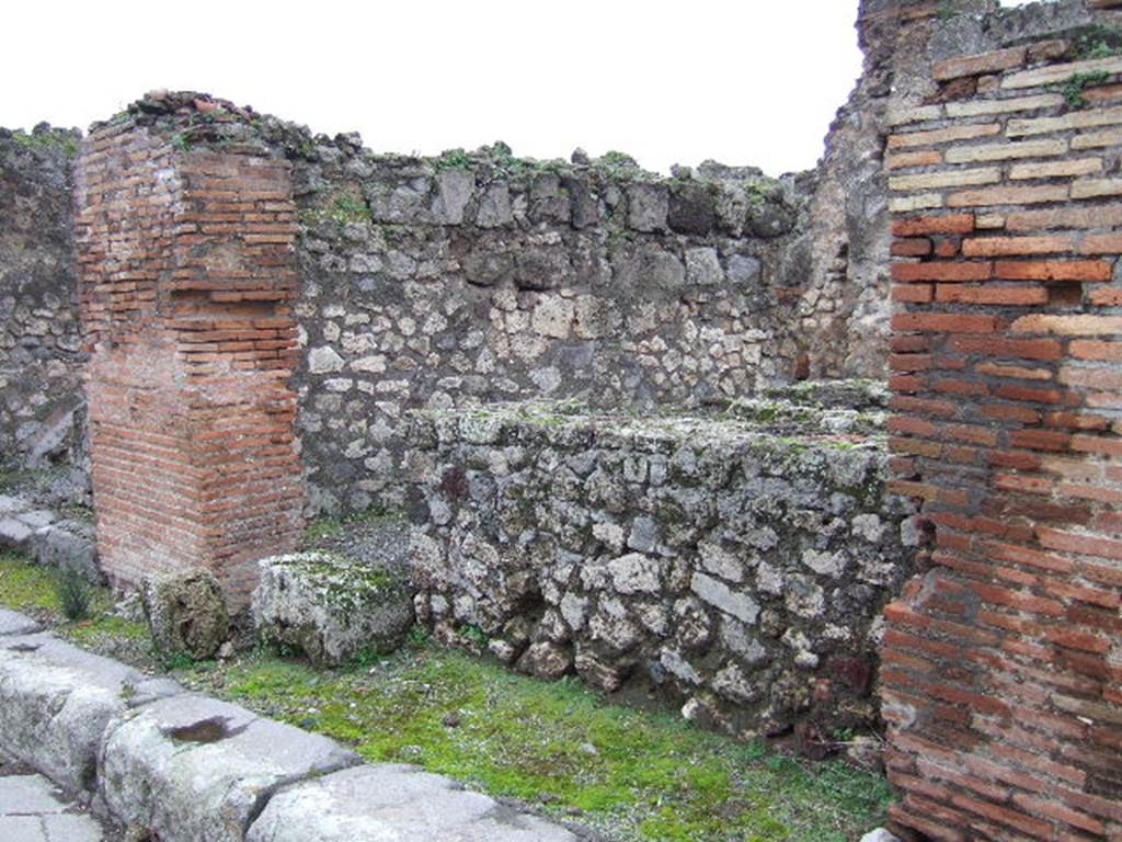 VII.9.55 Pompeii. December 2005. Entrance doorway.