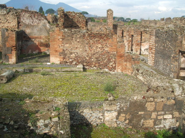 VII.9.60 Pompeii. December 2004. Looking north from the top of Eumachia’s Building

