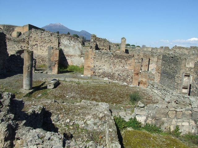 VII.9.60 Pompeii. March 2009. Looking north towards peristyle.