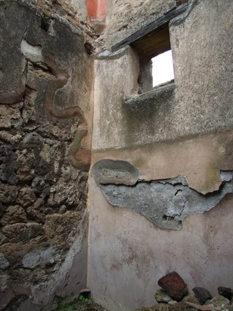 VII.10.9 Pompeii.  March 2009.  Cubiculum near north west corner.  North wall with window onto Vicolo del Balcone Pensile.