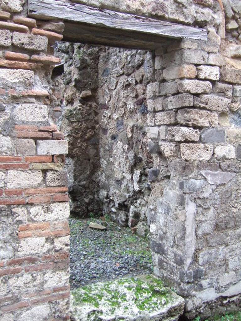 VII.10.15 Pompeii. December 2005. Entrance doorway. 