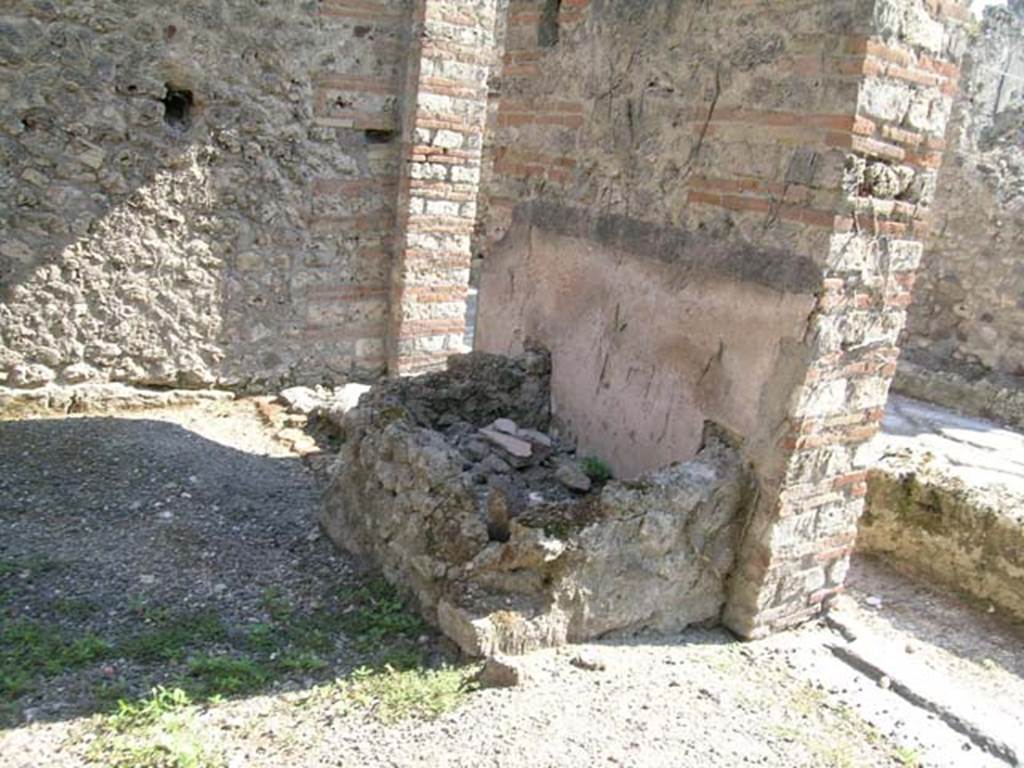 VII.11.5 Pompeii. June 2005. Remains of wash-basin between doorways of VII.11.4 and VII.11.5. Photo courtesy of Nicolas Monteix.

