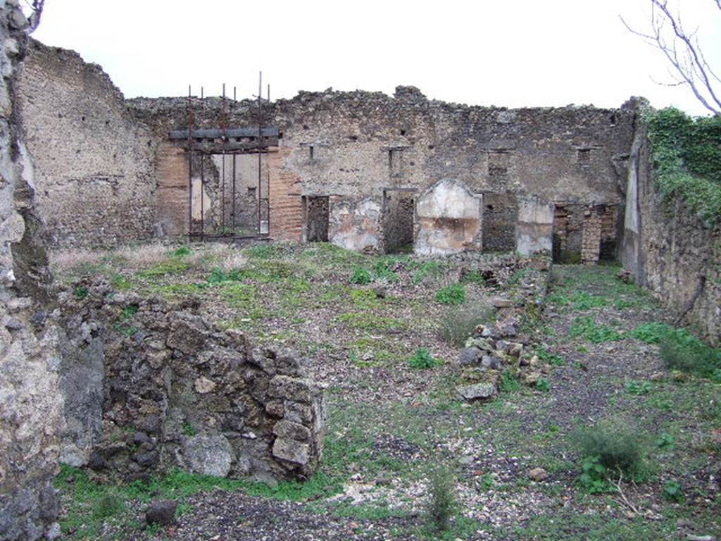 VII.11.6 Pompeii. December 2005. Garden area looking north towards rear rooms of hospitium.