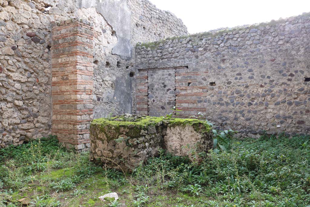 VII.11.7, Pompeii. December 2018. Looking south-east from entrance doorway. Photo courtesy of Aude Durand.