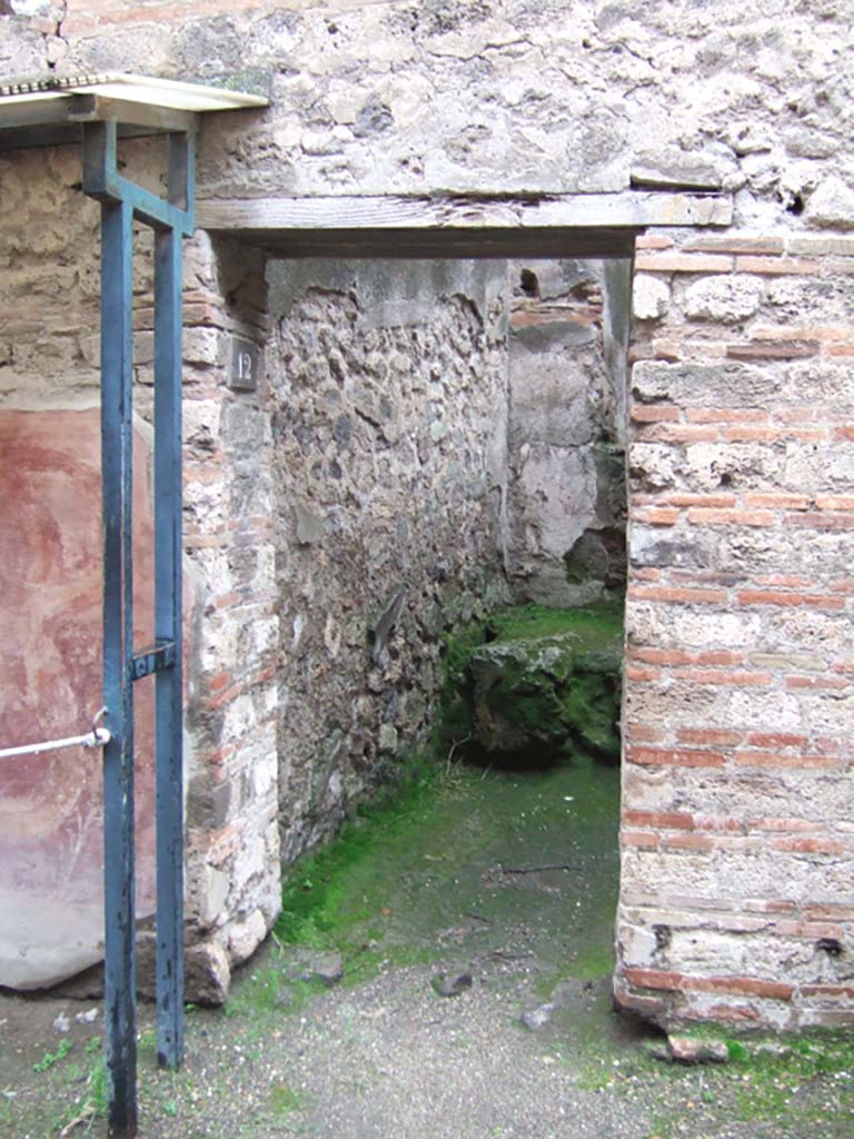 VII.11.12 Pompeii. March 2018. Entrance doorway, looking west.
Foto Taylor Lauritsen, ERC Grant 681269 DÉCOR.

