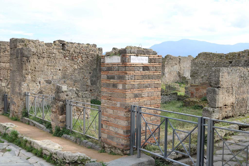 VII.12.1 Pompeii in centre, VII.12.2 on left. December 2018. 
The doorway at VII.12.37 is on the right. Photo courtesy of Aude Durand.
