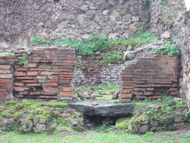 VII.12.1 Pompeii. December 2004. Remains of oven.
