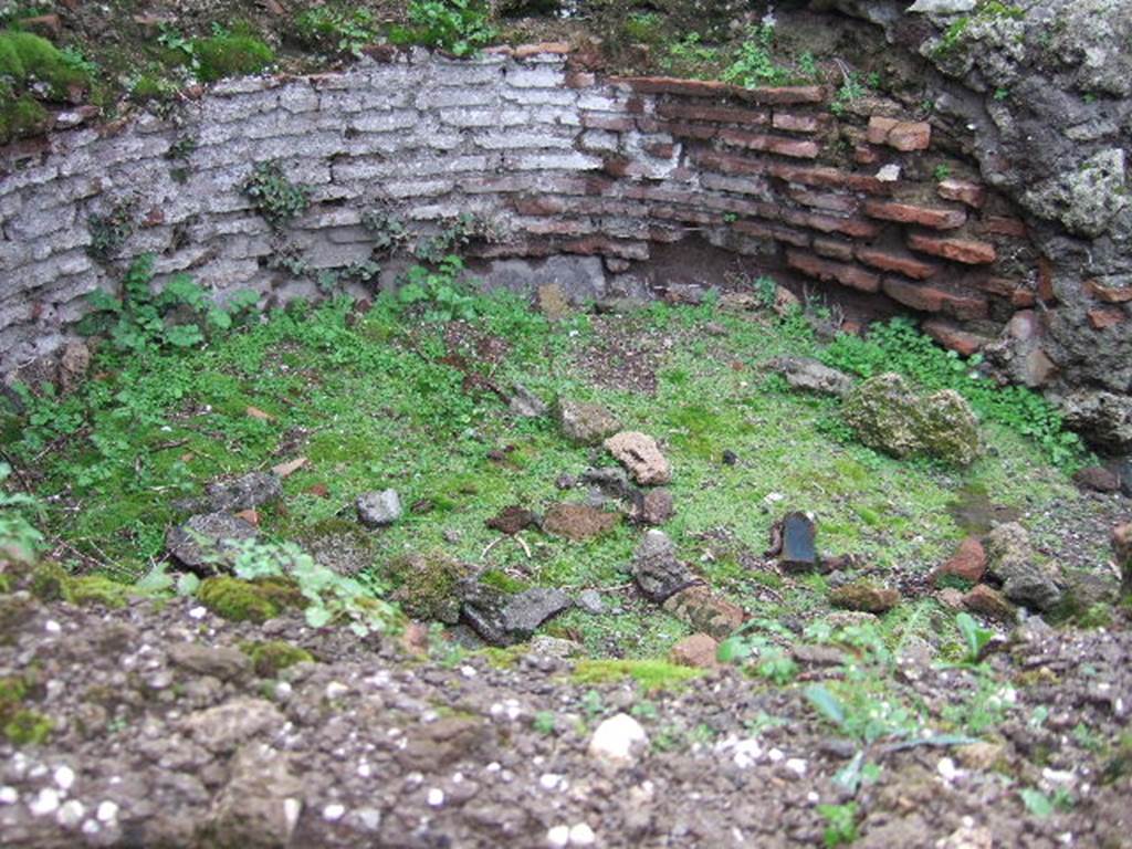 VII.12.1 Pompeii. December 2004. Remains of interior of oven.