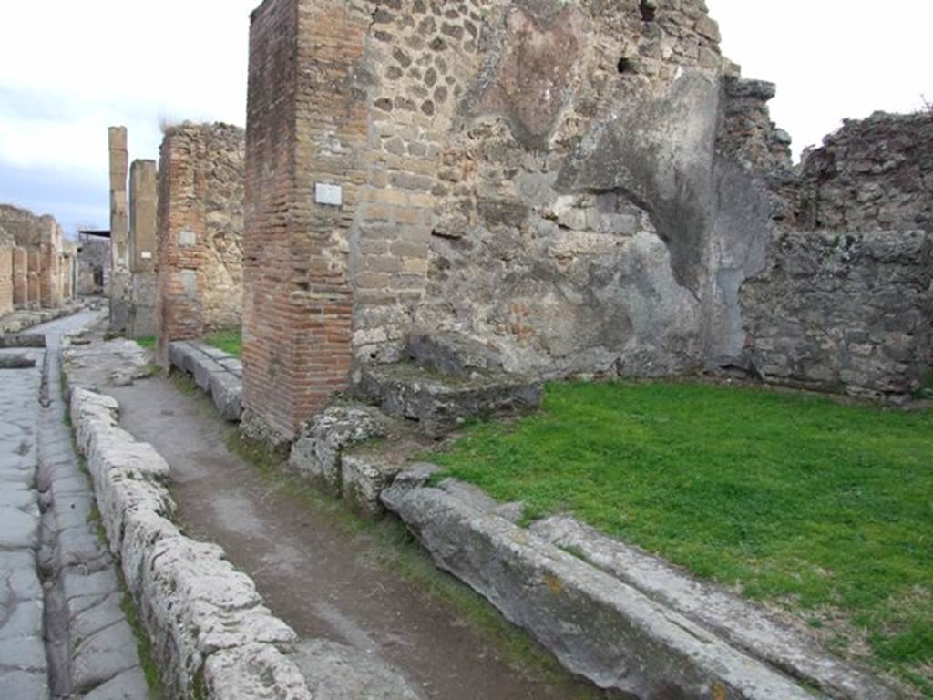 VII.12.4 Pompeii.  December 2007.  Entrance and east wall, looking east along Via degli Augustali.