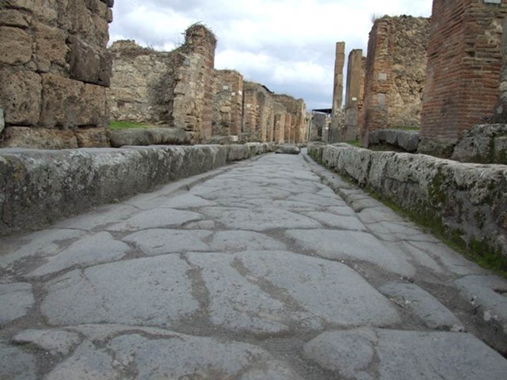 Via degli Augustali, Pompeii, looking east from outside VII.12.4.  December 2007.