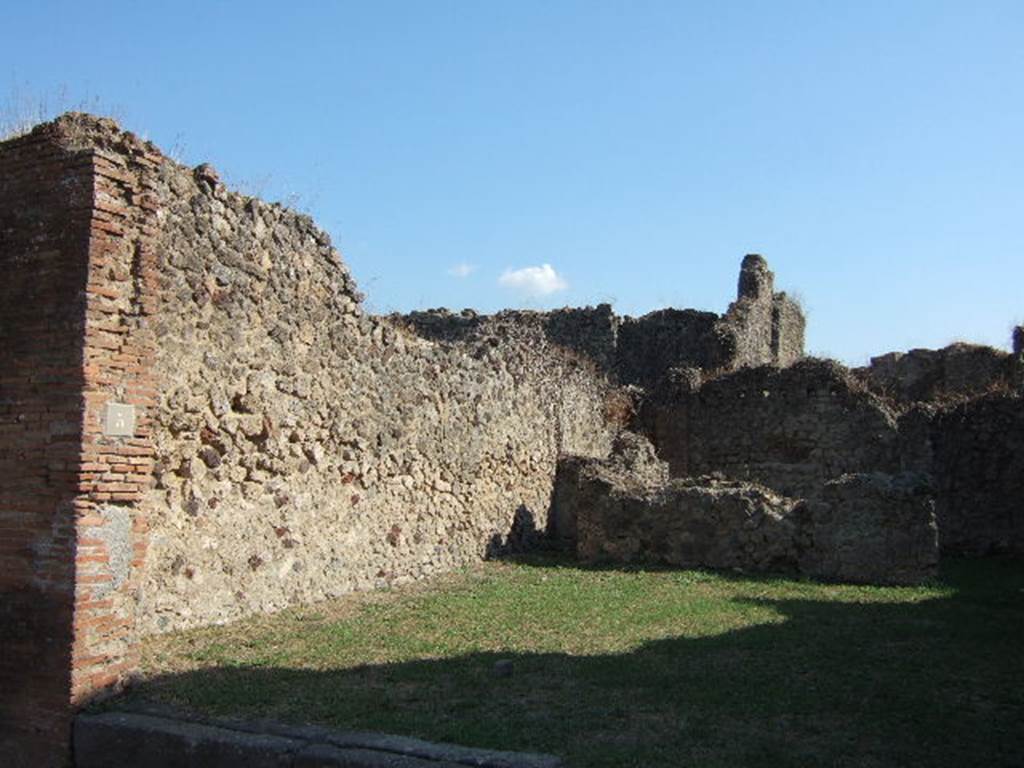 VII.12.5 Pompeii.  September 2005.  East wall.