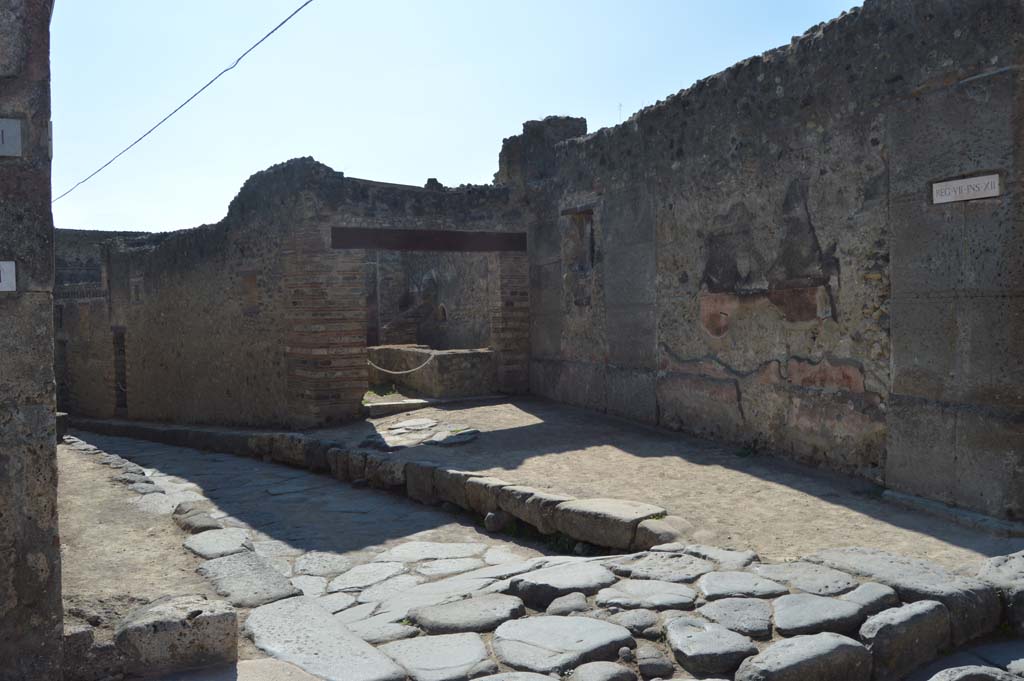 VII.12.15, Pompeii. December 2018. Looking south-west to entrance on Vicolo del Lupanare. Photo courtesy of Aude Durand.