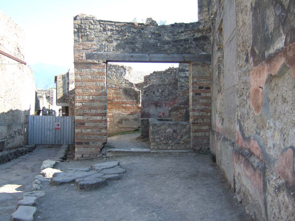 VII.12.15 Pompeii. September 2005. Entrance.