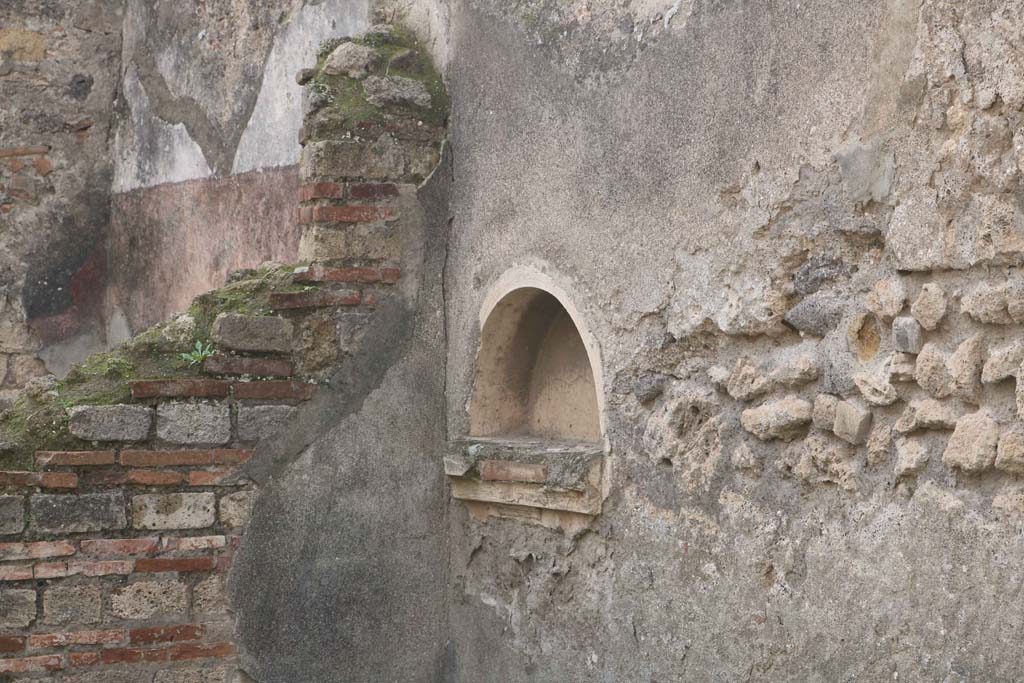 VII.12.15, Pompeii. December 2018. 
Looking south from entrance doorway towards counter with hearth, and niche in west wall. Photo courtesy of Aude Durand.
