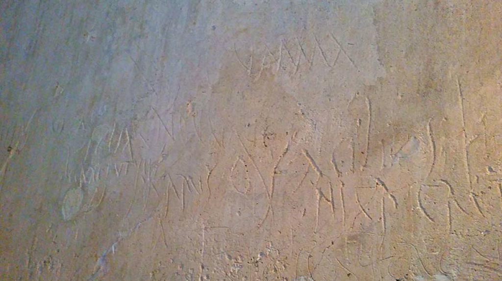 VII.12.18 Pompeii. 2015/2016. 
Plastered wall of prostitute’s room covered with graffiti left by the clients and the girls that worked there. Photo courtesy of Giuseppe Ciaramella.
