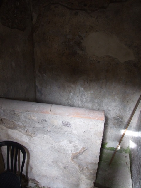 VII.12.20  Pompeii.  March 2009. Entrance corridor, leading to latrine and staircase, originally made of wood.  See Pappalardo, U., 2001. La Descrizione di Pompei per Giuseppe Fiorelli (1875). Napoli: Massa Editore. (p.112)
