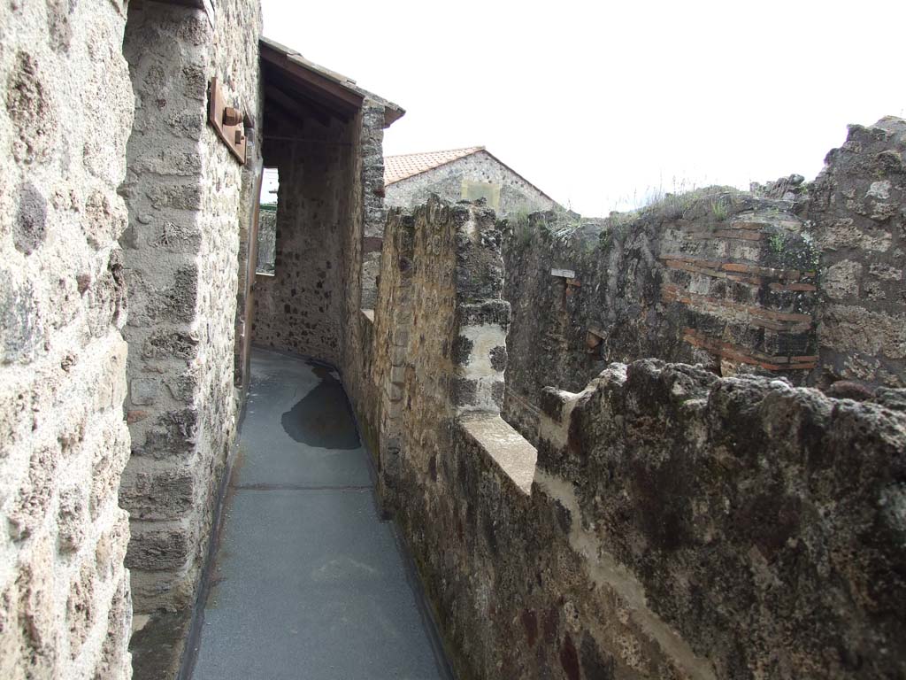 VII.12.20 Pompeii. March 2009. Looking east along corridor at top of staircase