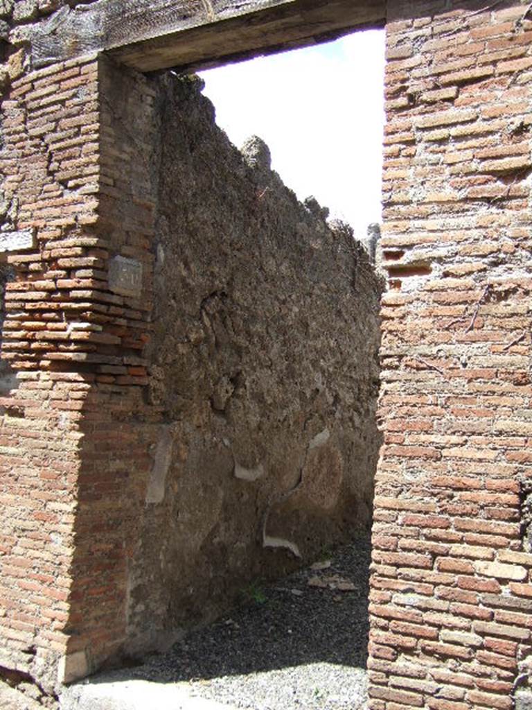 VII.12.30 Pompeii. December 2005. Entrance doorway.