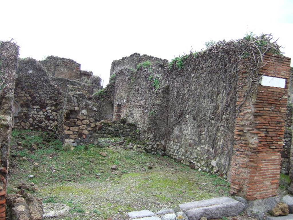 VII.12.34 Pompeii. December 2005. Looking east to entrance doorway. 