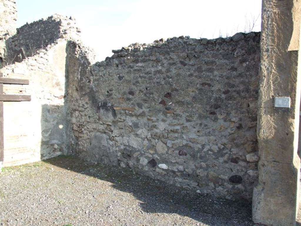VII.13.1 Pompeii.  Shop.   East wall.