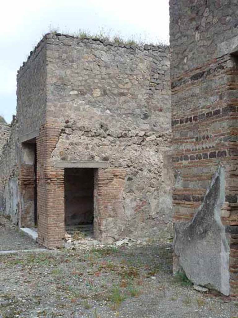 VII.13.4 Pompeii. May 2010. Looking north-east towards ala and two doorways of oecus.