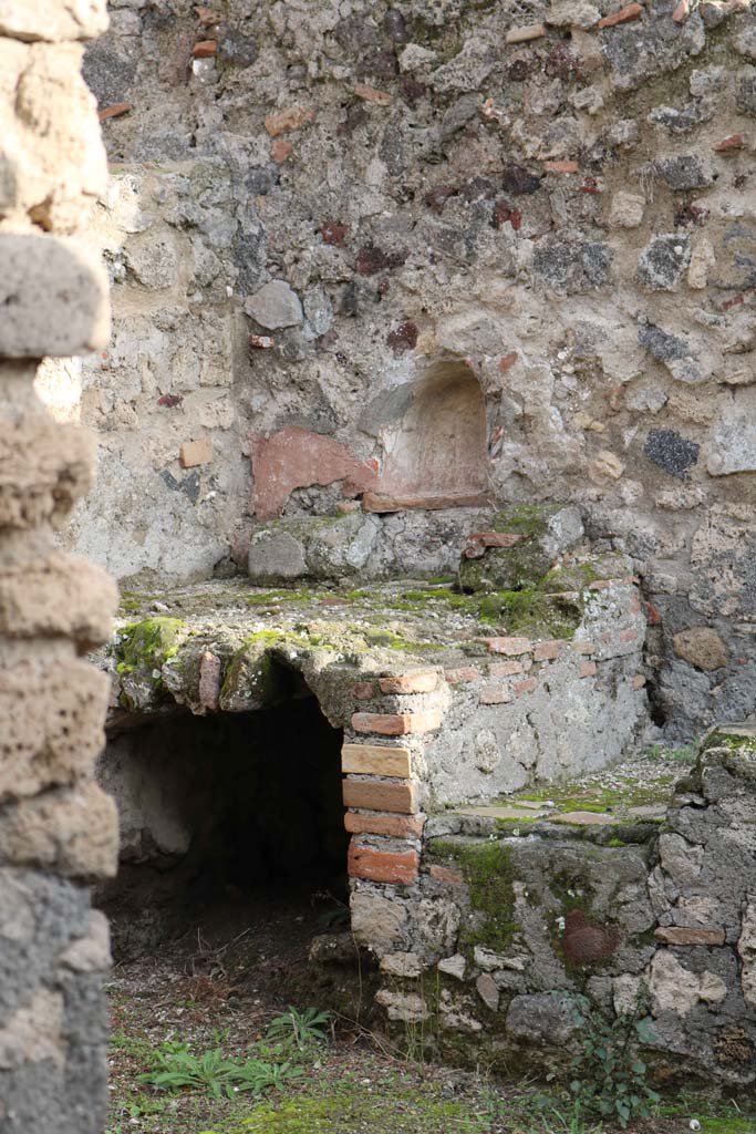 VII.13.7, Pompeii. December 2018. Detail of niche above hearth in north-east corner. Photo courtesy of Aude Durand.

