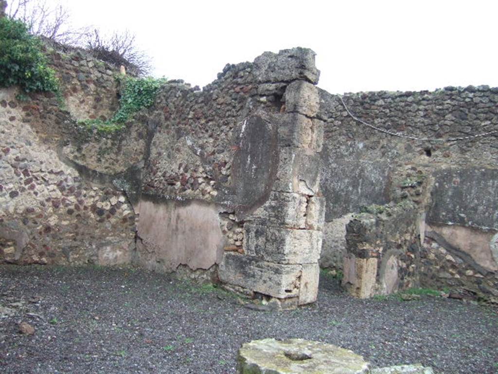 VII.13.8 Pompeii.  December 2005. Tablinum and Doorway to room on east side of tablinum.