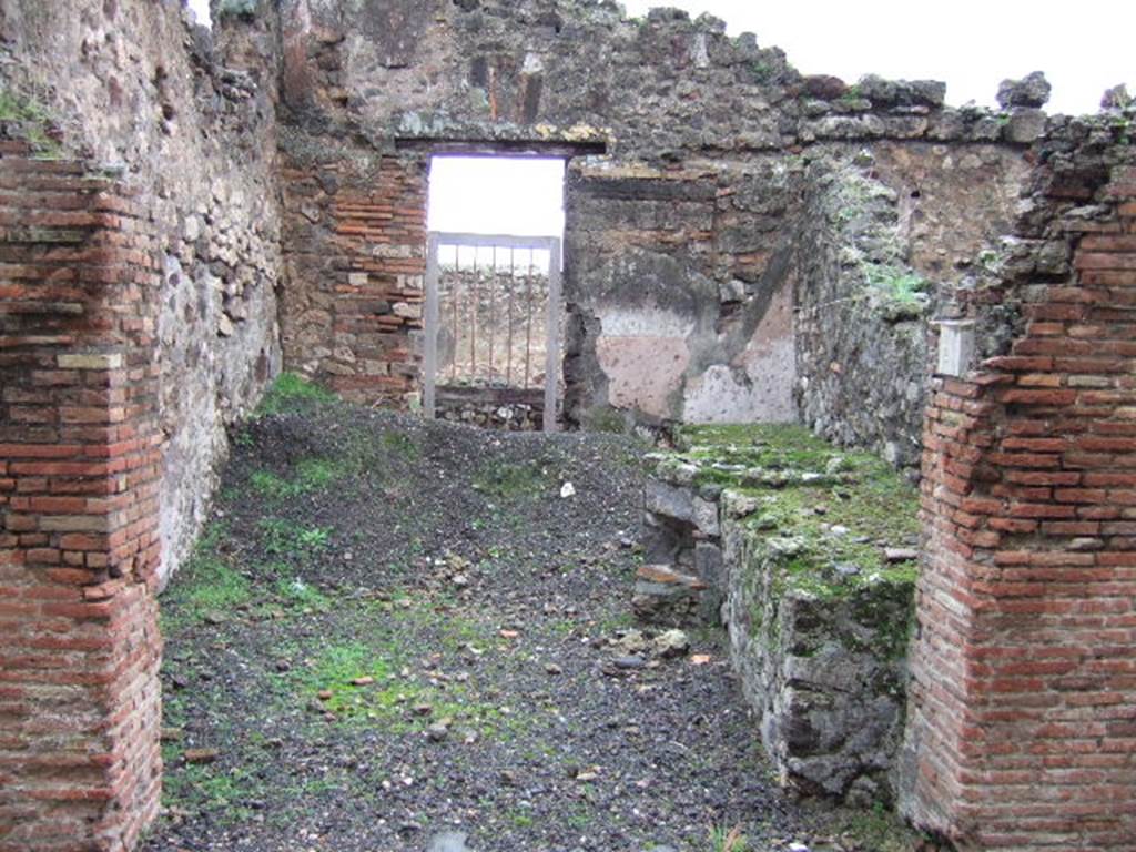 VII.13.21 Pompeii. December 2005. Looking east across bar towards rear door to triclinium for guests?