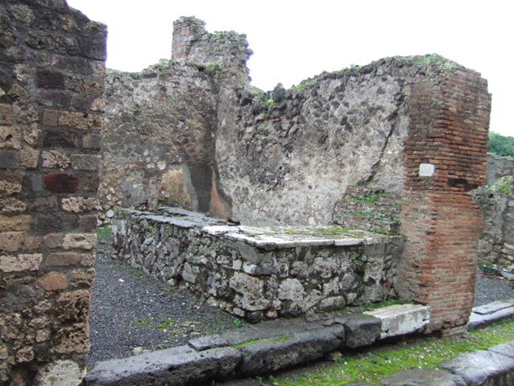 VII.13.24 Pompeii. December 2005. Looking south-east towards entrance doorway.