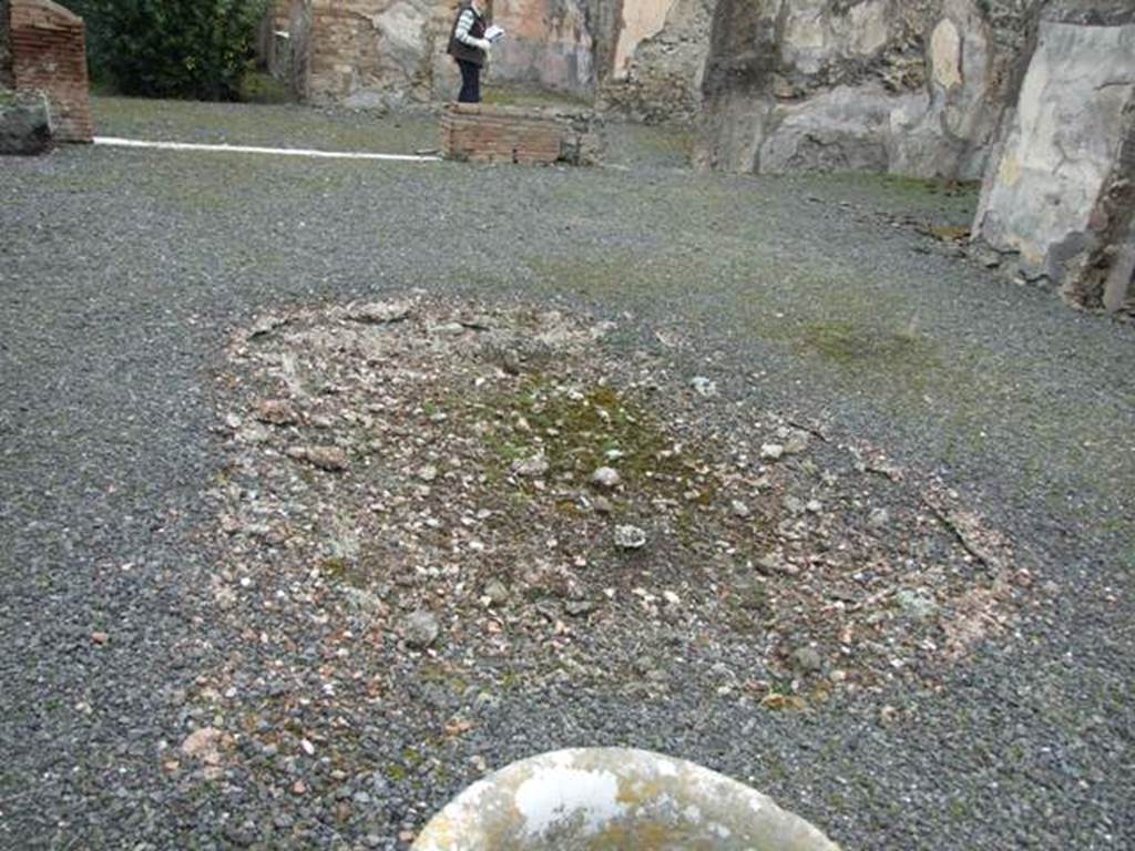 VII.14.5 Pompeii.  March 2009.  Room 1. Atrium.  Looking north across remains of Impluvium.