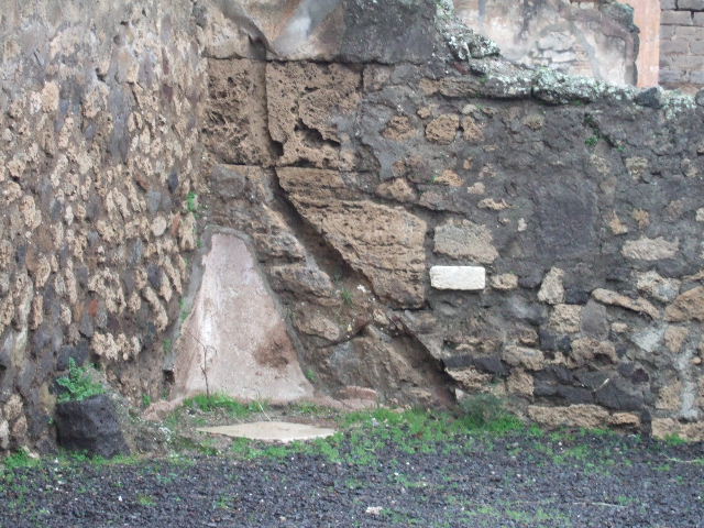 VII.14.6 Pompeii. December 2005. Detail of north-west corner of rear room.

