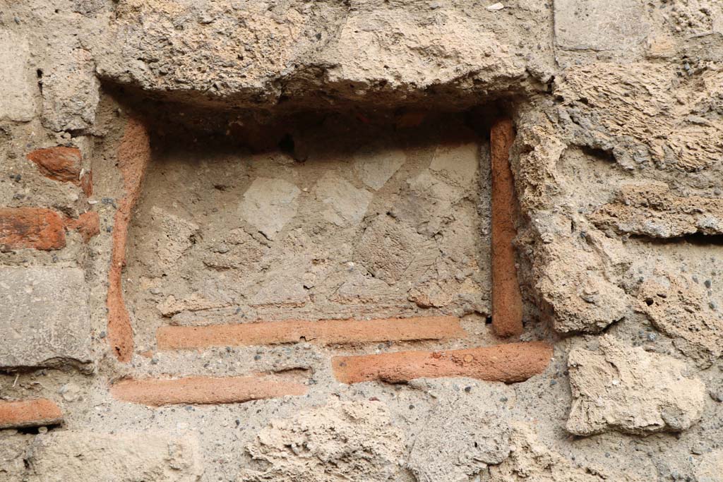 VII.14.10, Pompeii. December 2018. Detail of niche set into north wall of shop. Photo courtesy of Aude Durand.