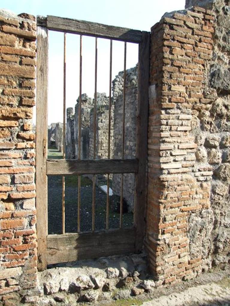 VII.14.18 Pompeii. December 2007. Entrance doorway, looking east.