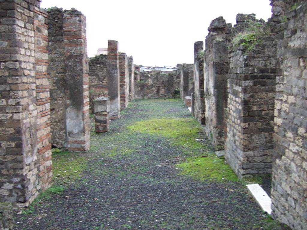 VII.14.18 Pompeii. December 2005. Looking east from entrance doorway.